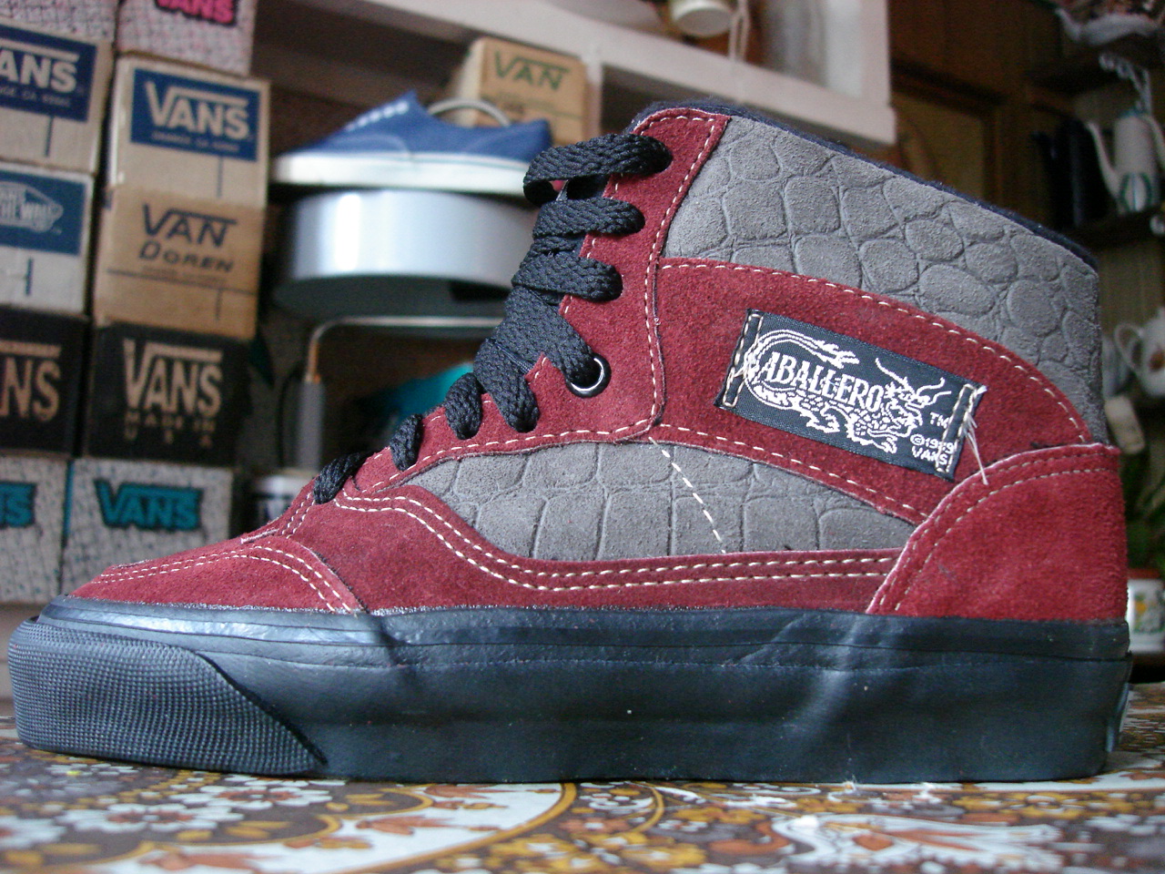 theothersideofthepillow vintage VANS burgandy charcoal