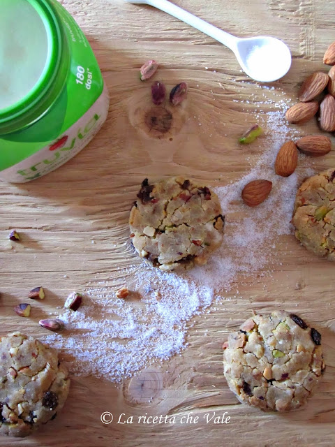 biscotti alle mandorle, pistacchi e uvetta (senza glutine, senza lattosio e senza zucchero saccarosio)