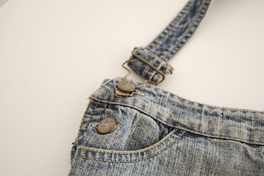 bolso hecho a partir de un vaquero viejos.