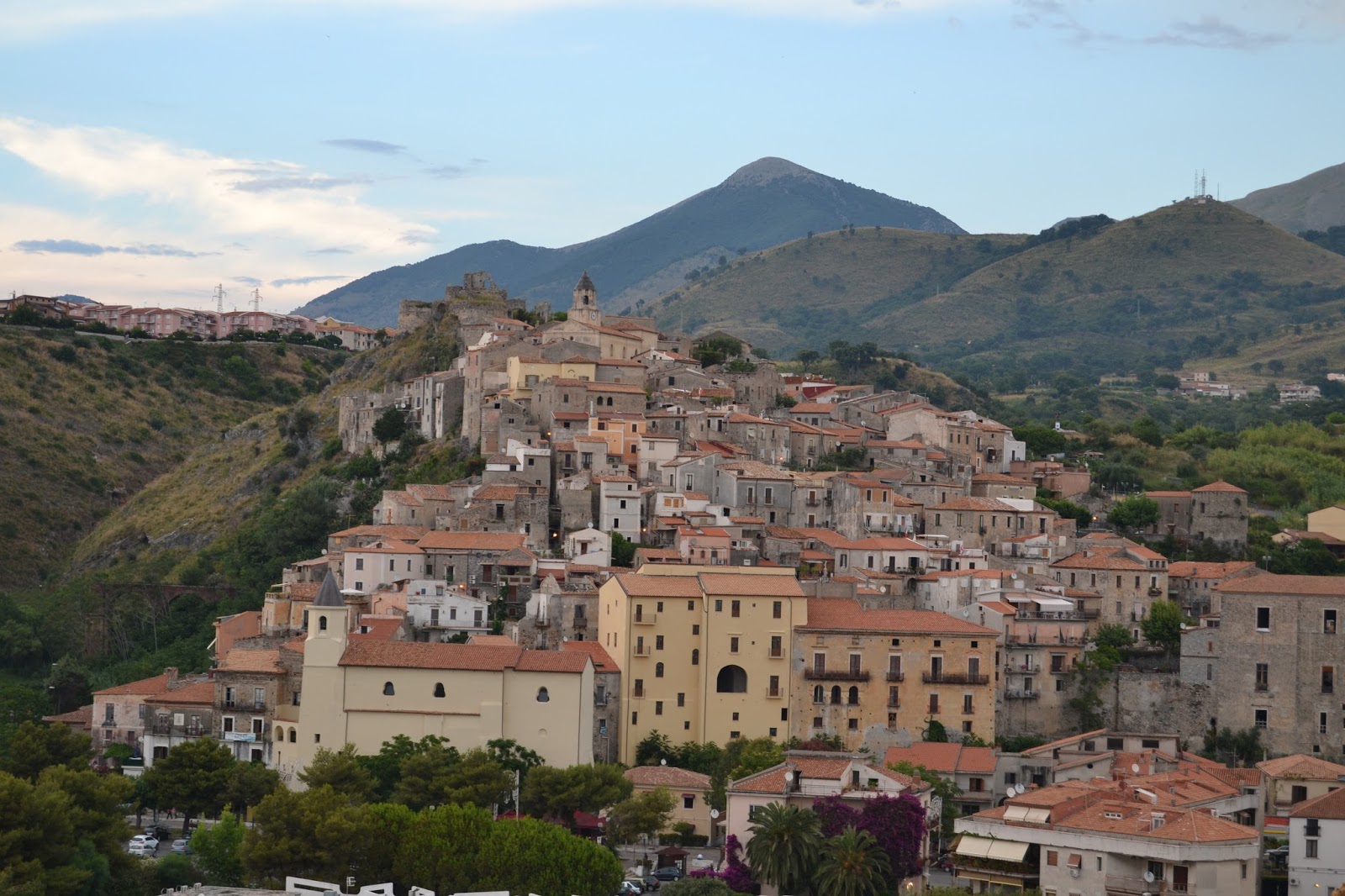 Италия город скалея