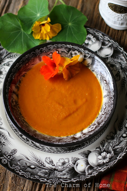Savory Carrot Soup with Caramelized Onions:The Charm of Home