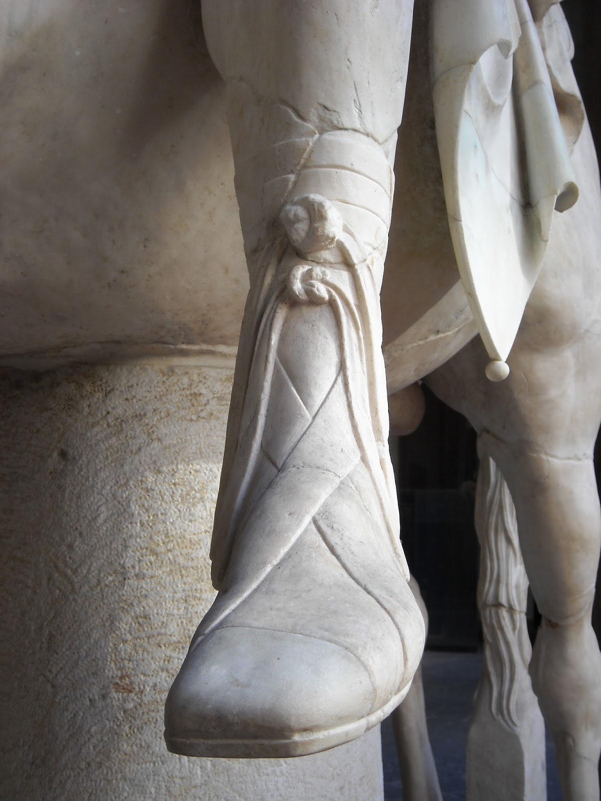 English 18th Century Portrait Sculpture: Equestrian Statues of Marcus ...