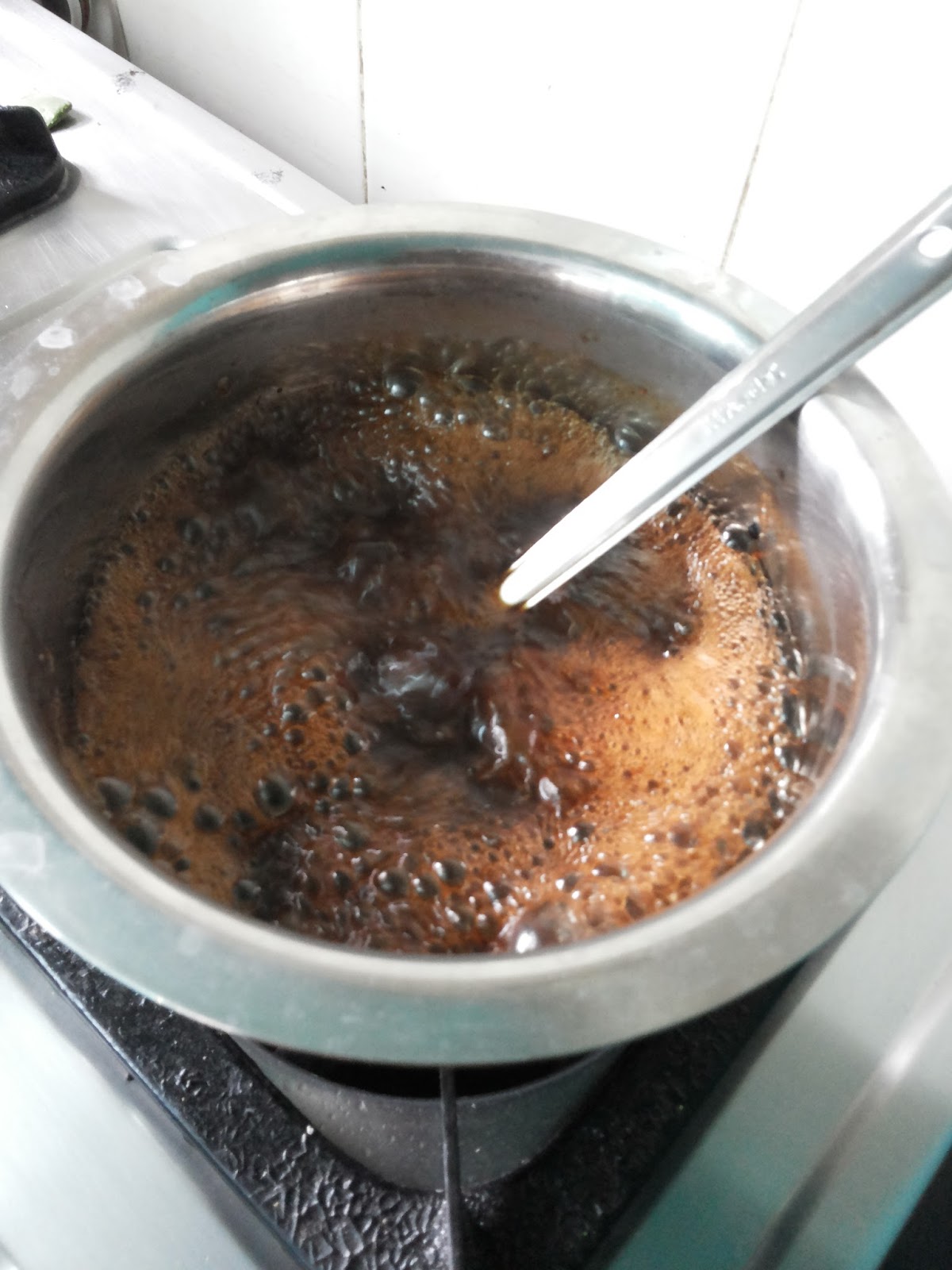 Eat Pray and Cook: Karuppatti Paagu / Palm Jaggery Syrup - Basics