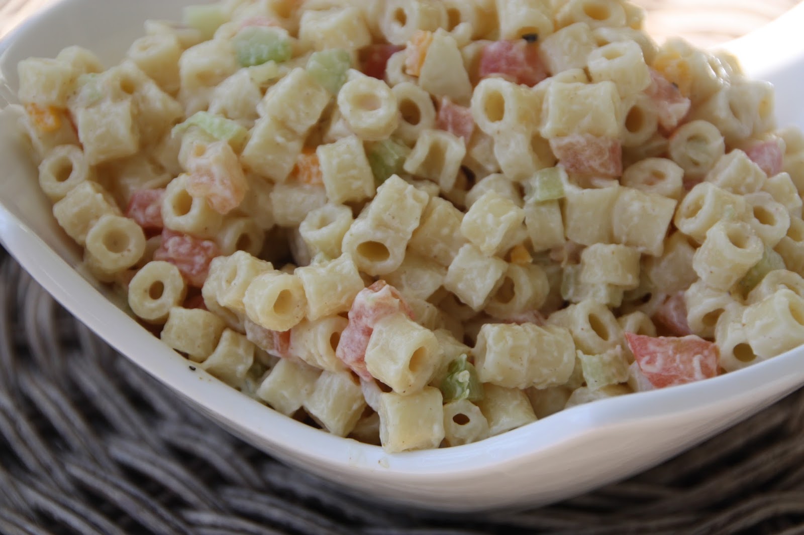 EVERYDAY SISTERS Classic Macaroni Salad