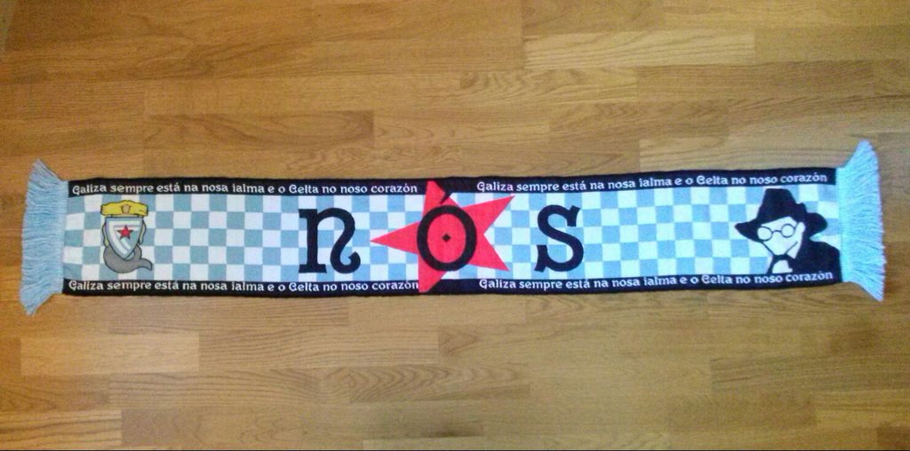 una bufanda del Colectivo Nos el Bernabéu ~ Celta de Vigo Celeste