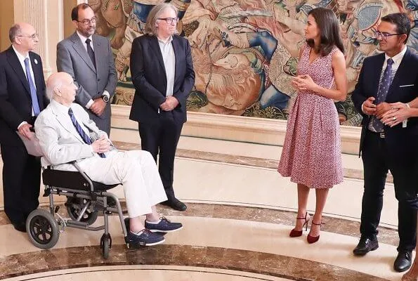 Queen Letizia wore a v-neck zig-zag print midi dress by Carolina Herrera and Lodi burgundy suede ankle strap pumps