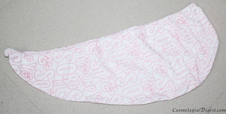 Here is my review of the Soap & Glory Hair Turban, a microfibre towel that dries hair very quickly.