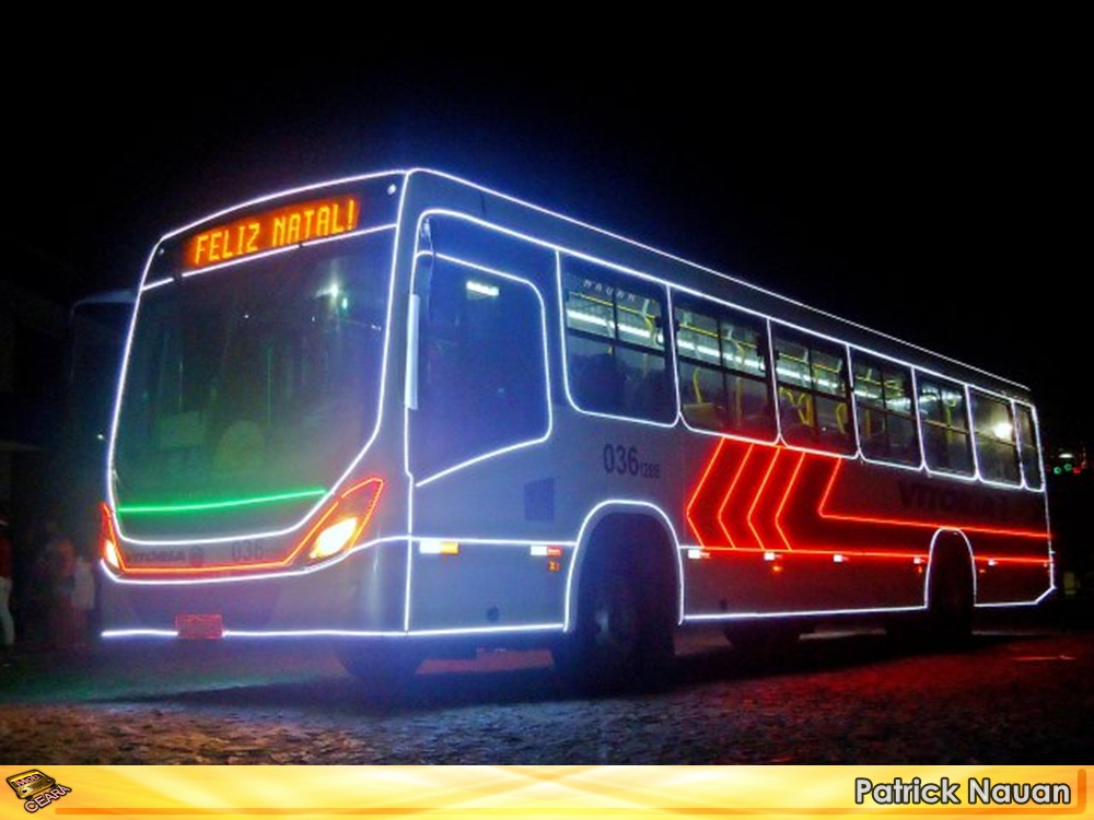 Empresa Vitória enfeita ônibus em alusão ao Natal