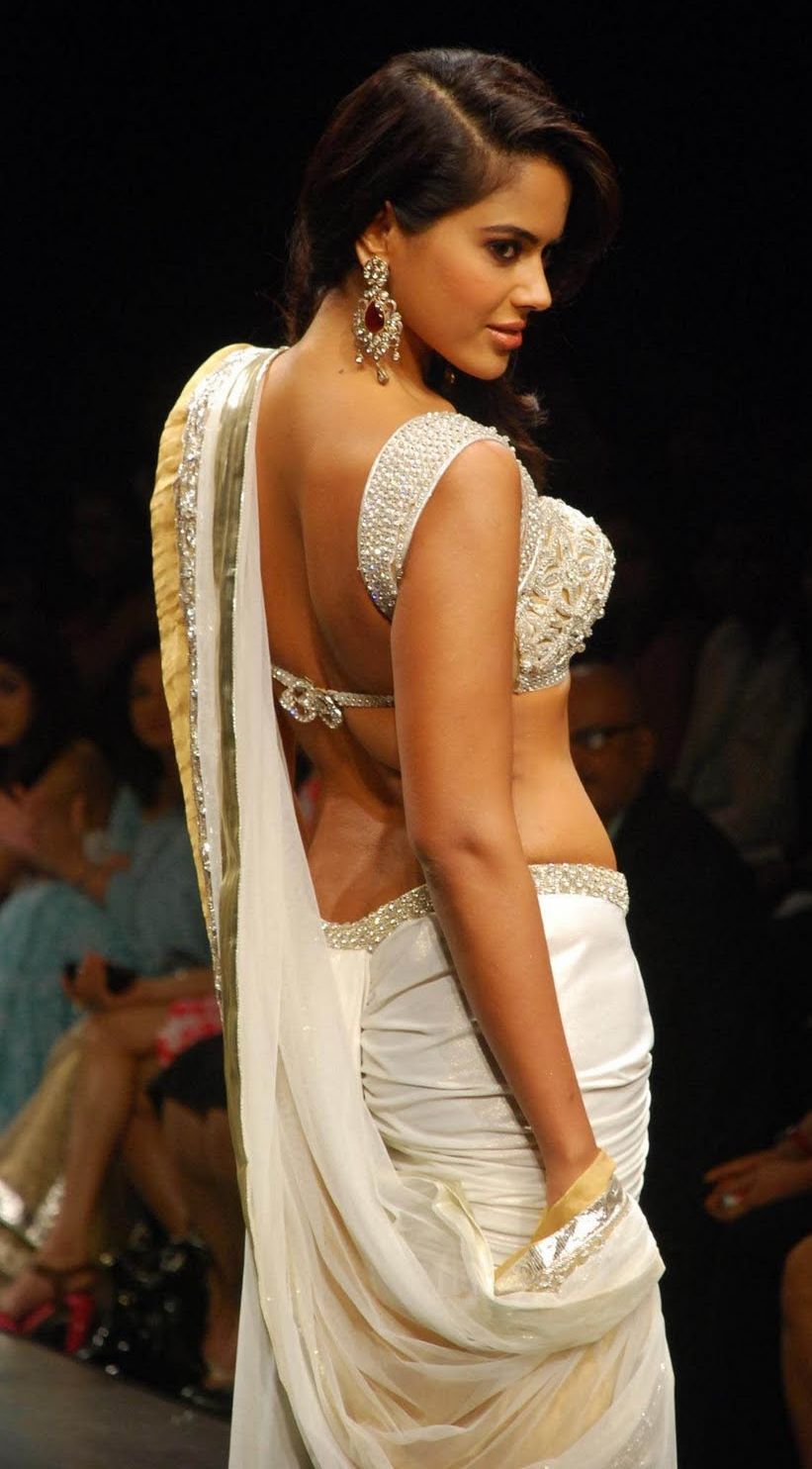 Celeb Saree Actress Sameera Reddy White Very Hot Back Side.