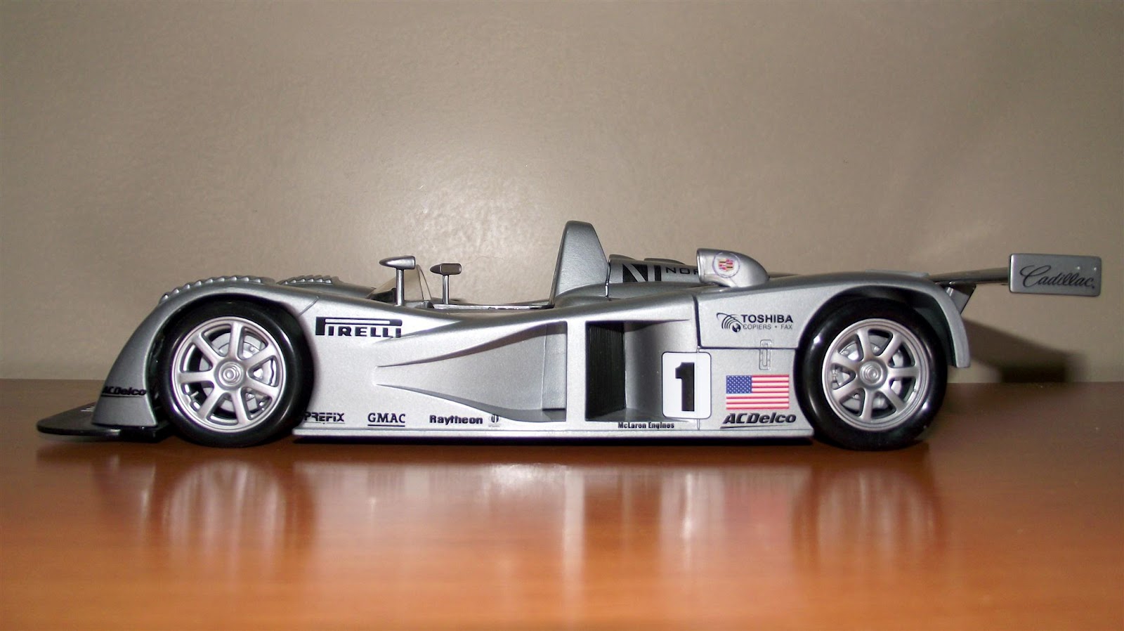 MODELO CADILLAC LMP NORTHSTAR #1 Le Mans 2000 1:18 Hot Weels