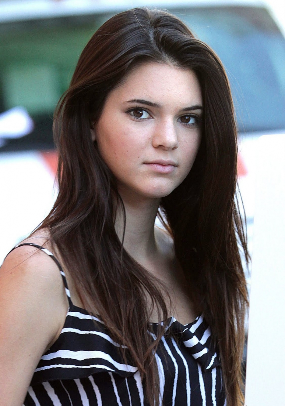 Kendall Jenner In Black Dress Hot Photo Still | ActressHDWallpapers