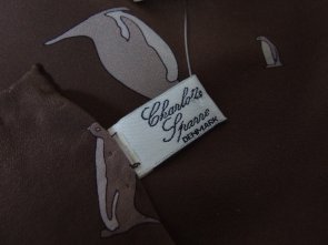 Charlotte Spare Denmark jedwabna apaszka w pingwiny Charlotte Spare Denmark jedwabna apaszka wzór w pingwiny trendy retro vintage