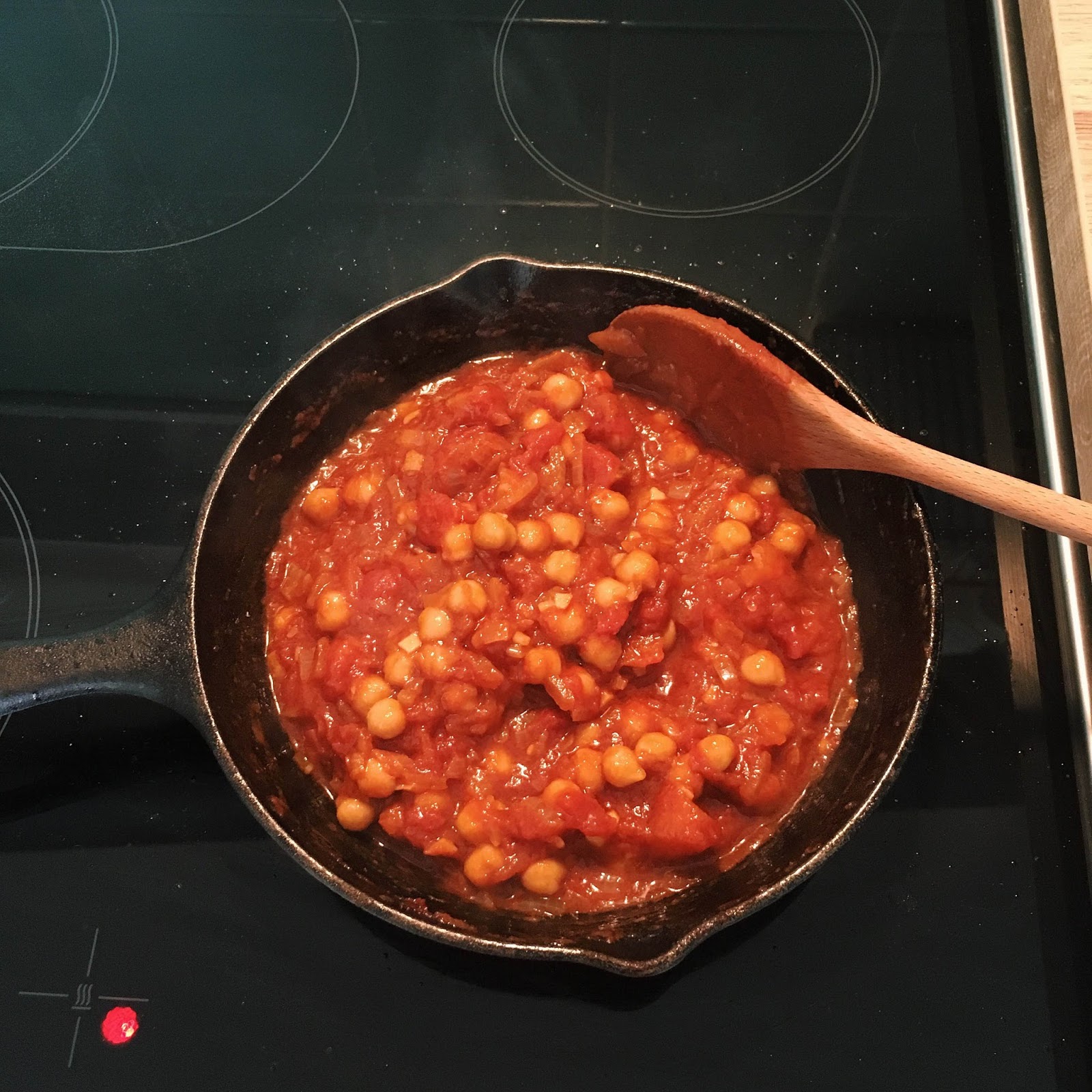 Recipe Shakshuka (Israelian Poached Eggs in Tomato Sauce with