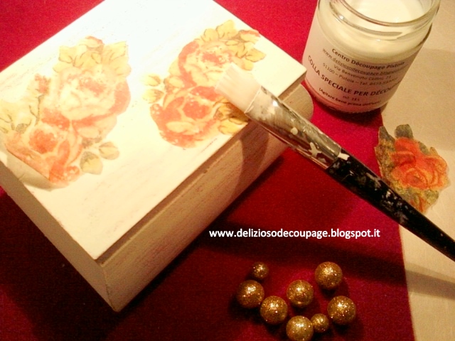 Decapè e decoupage su legno, decori di Natale (tutorial)