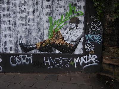 Stencil: Soldat beim Schläfchen - Köln