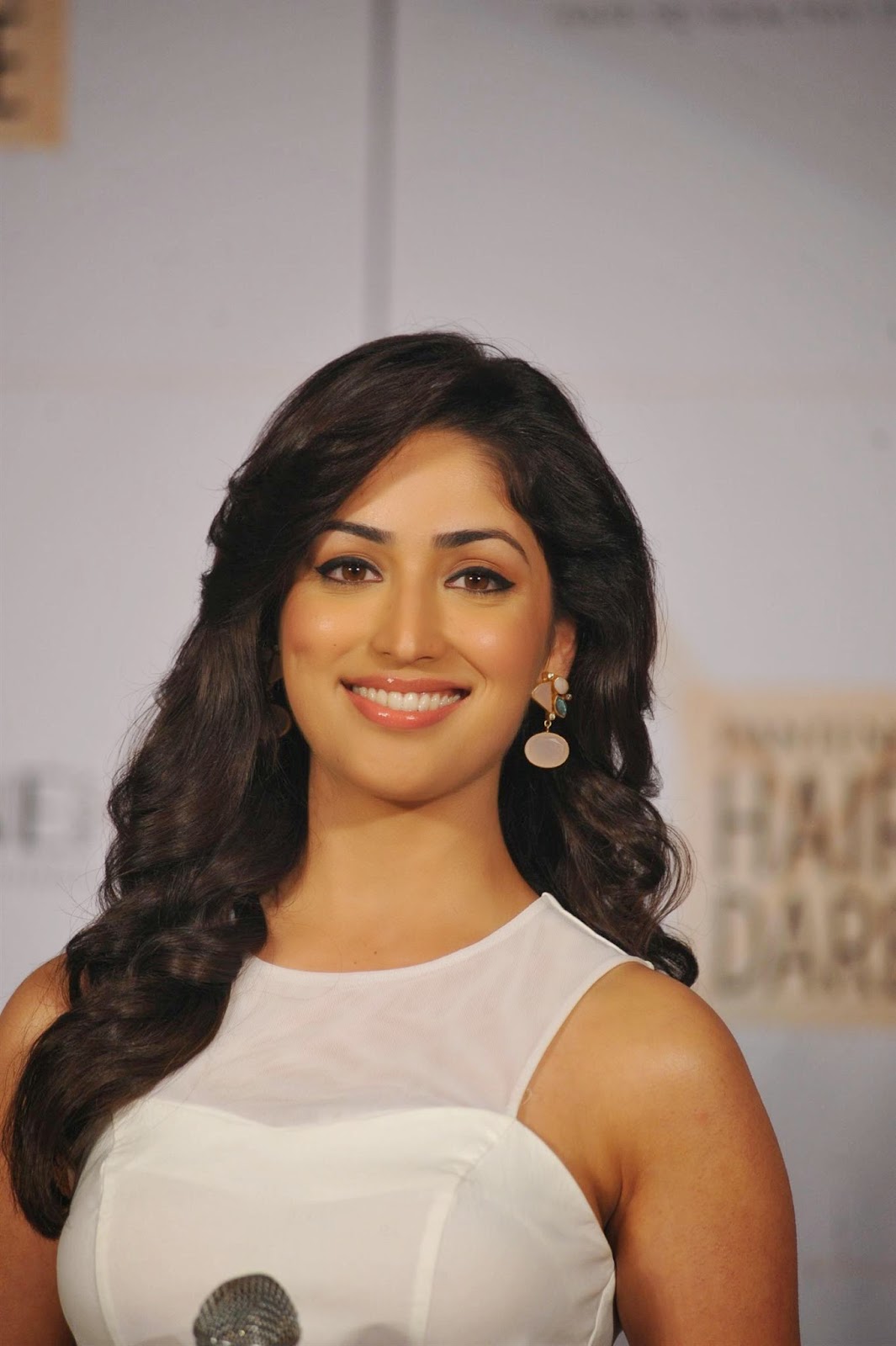 High Quality Bollywood Celebrity Pictures Yami Gautam