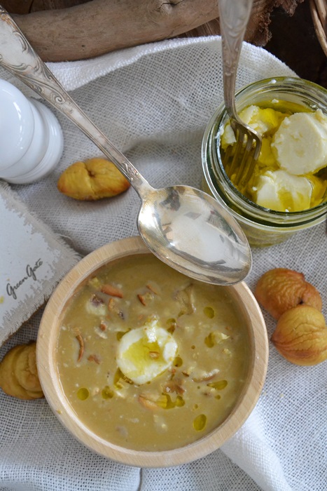 vellutata di zucca e patate con castagne e caprino invecchiato