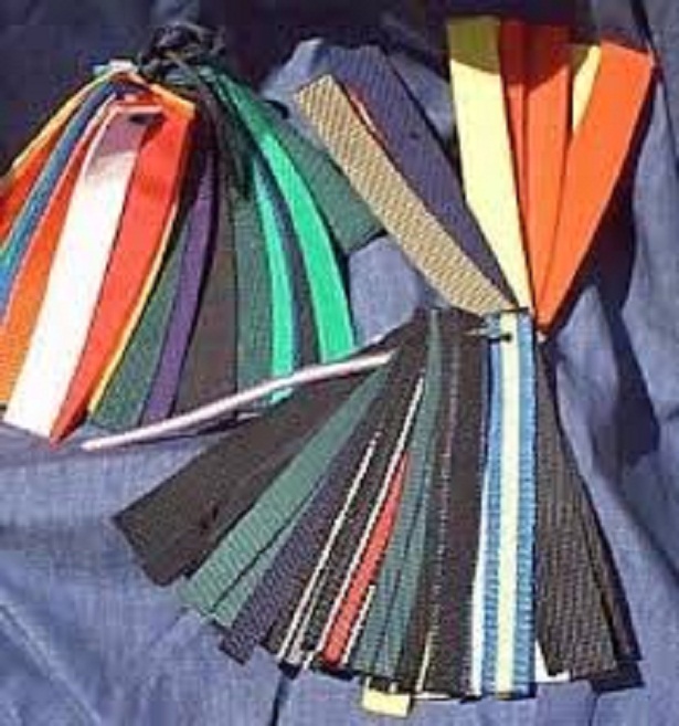 Bahan tekstil merupakan bahan yang terbuat dari serat yang diolah menjadi