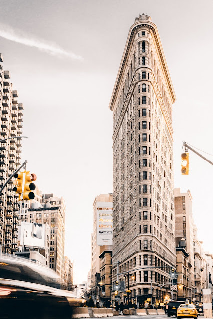 Flatiron Building in New York | Photo by Meric Dagli