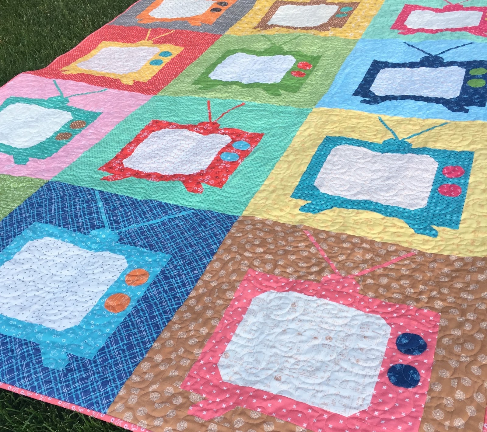 Bee In My Movie Night Snuggle Quilt Tutorial!!
