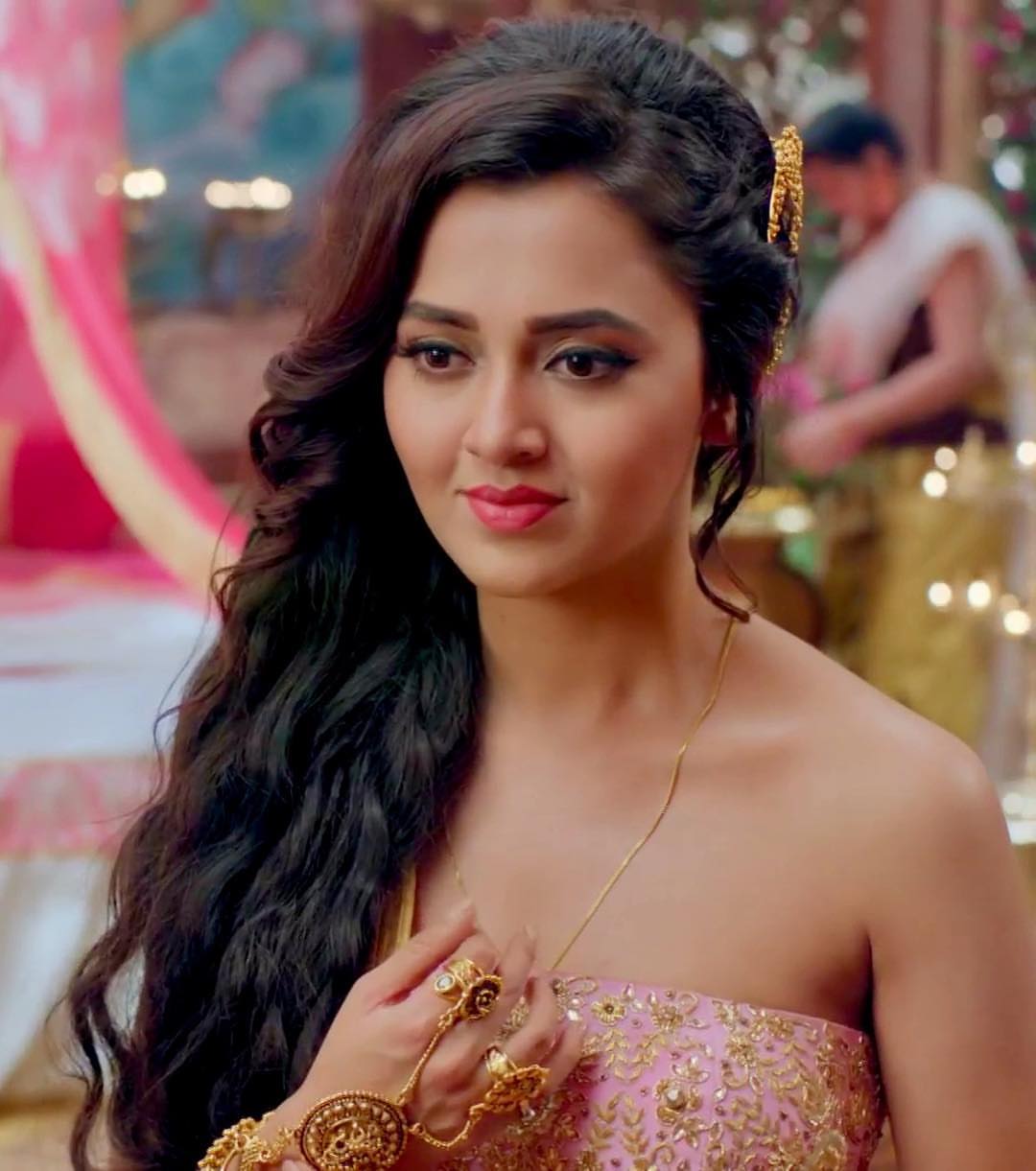 Tejasswi Prakash Princess Look - PicsHitz.com • Ragalahari