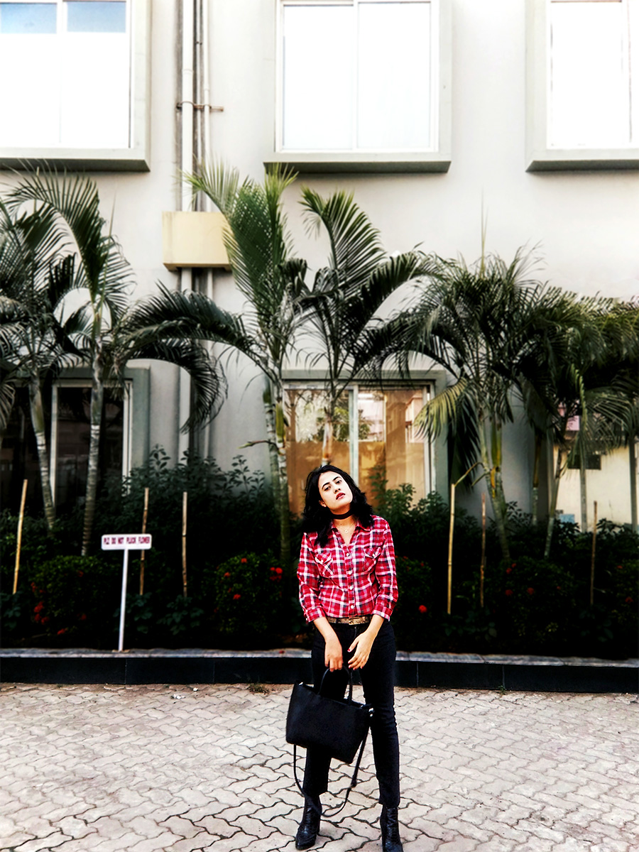FALL FEEL // PLAID SHIRT |STYLE AND ILLUSTRATION BLOG BY DHEERA JOSHI red plaid shirt,fashionblogger, the style panorama ,dheera joshi