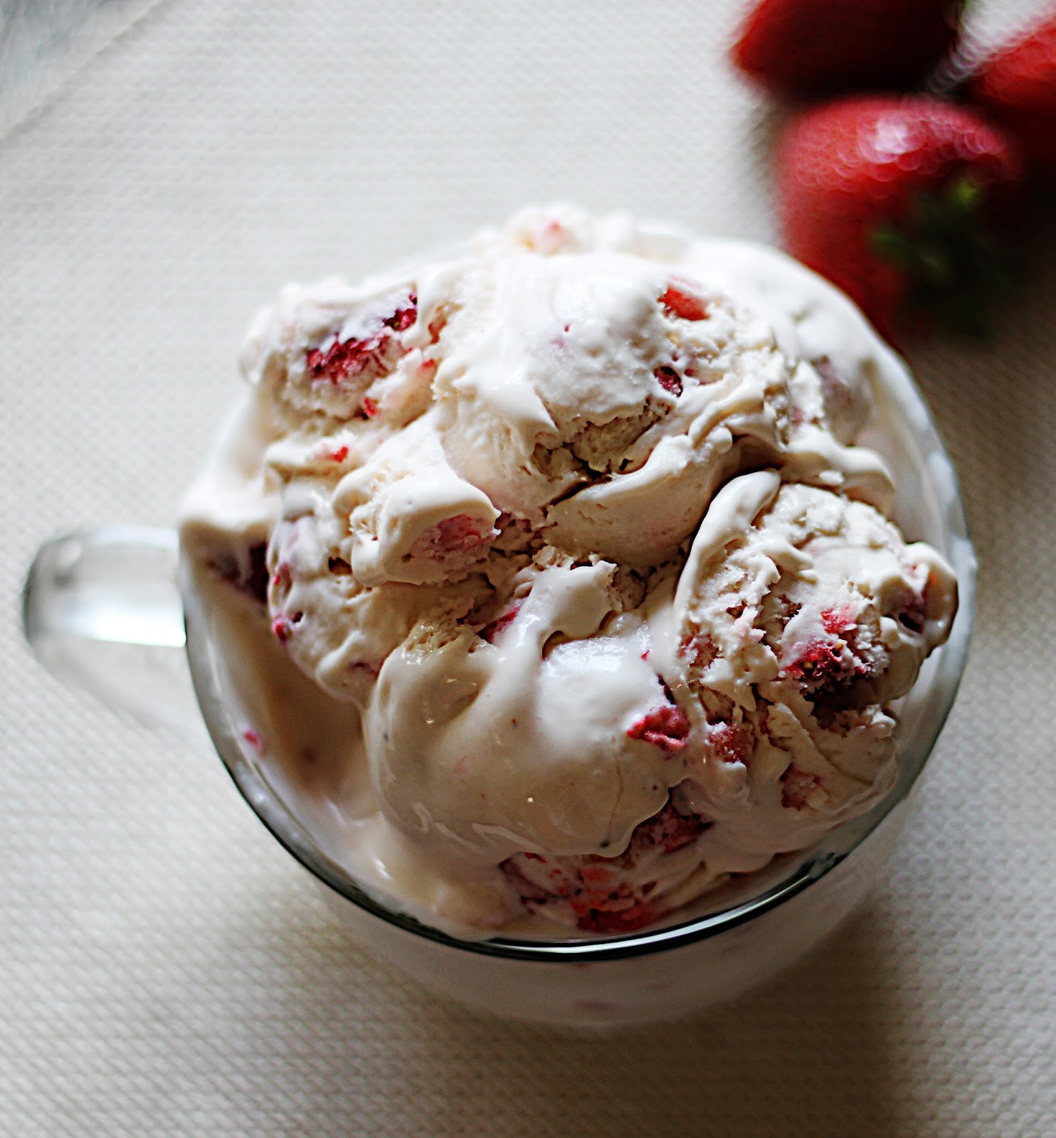 CremedelaCrumb: Summer Strawberry Cheesecake Ice Cream