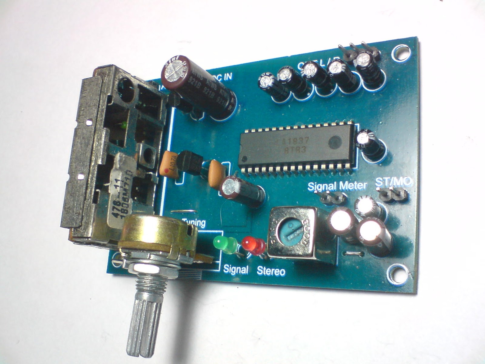 ELEKTRONIC KITS RECEIVER FM STEREO V.2