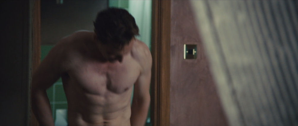 Tom Hiddleston, Peter Ferdinando & naked extras in High-Rise (2015) .