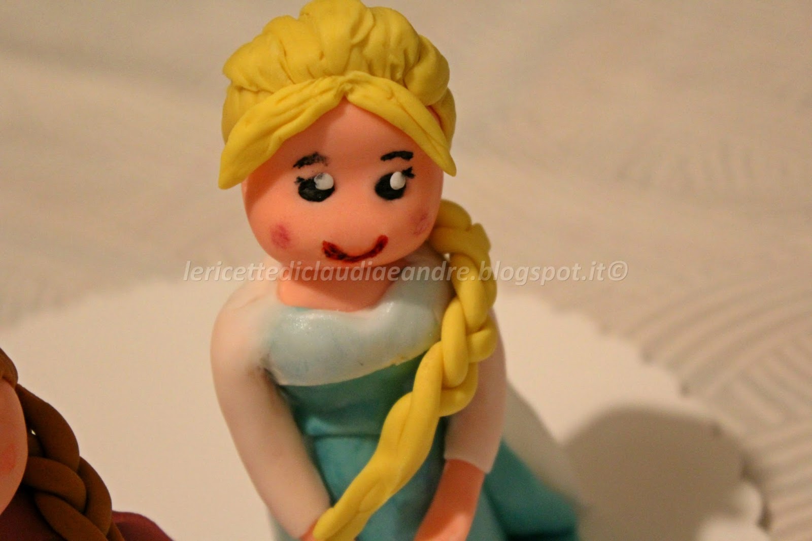Elsa E Anna di Frozen in pasta di zucchero