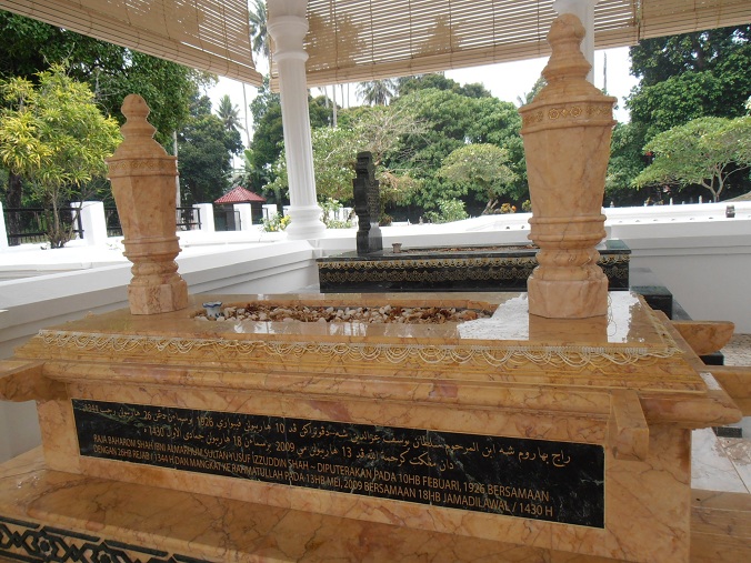 SENI LAMA MELAYU (MALAY OLDEN ART): Makam diraja (Royal mausoleum of
