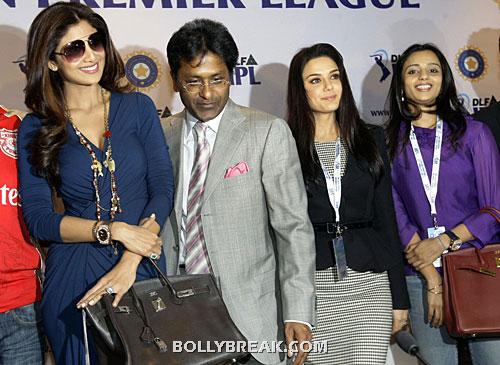 gayatri reddy at IPL auction - (6) - Gayatri Reddy Hot Pics at IPL Matches