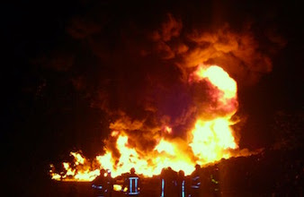 Mega-Incendio: arden cientos de llantas en el basurero de Cancún, colosal columna de fuego
