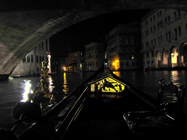 Вечерняя венеция. Ночь в венеции александринский. Ночная венеция италия. Венеция ночью фото. Венеция дворец фото ночью.