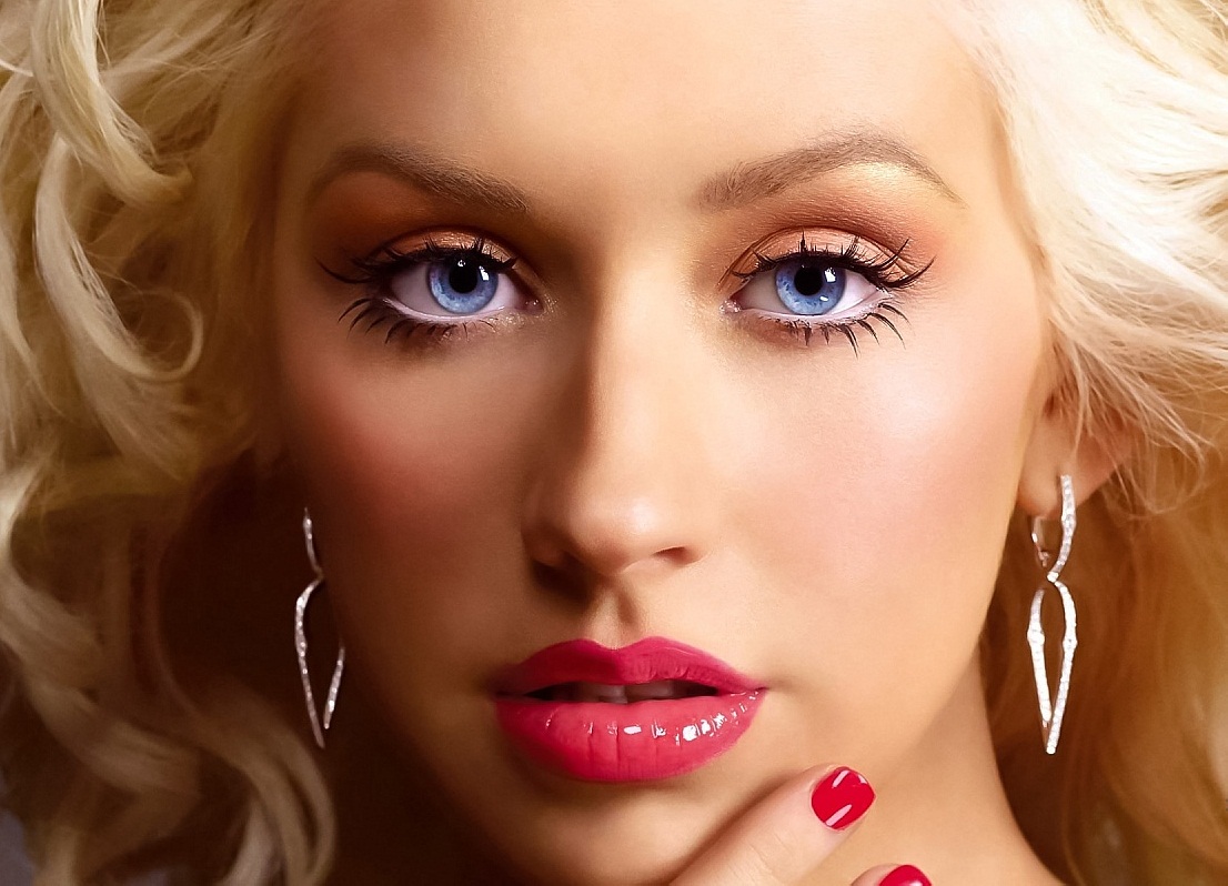 http://3.bp.blogspot.com/-GSIRMKvznY4/UFTH9W3cPRI/AAAAAAAADRU/E5W7PoYql_E/s1600/CHRISTINA-AGUILERA-THAT-GRAPE-JUICE-1.jpg