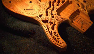 guitarras de madera talladas a mano