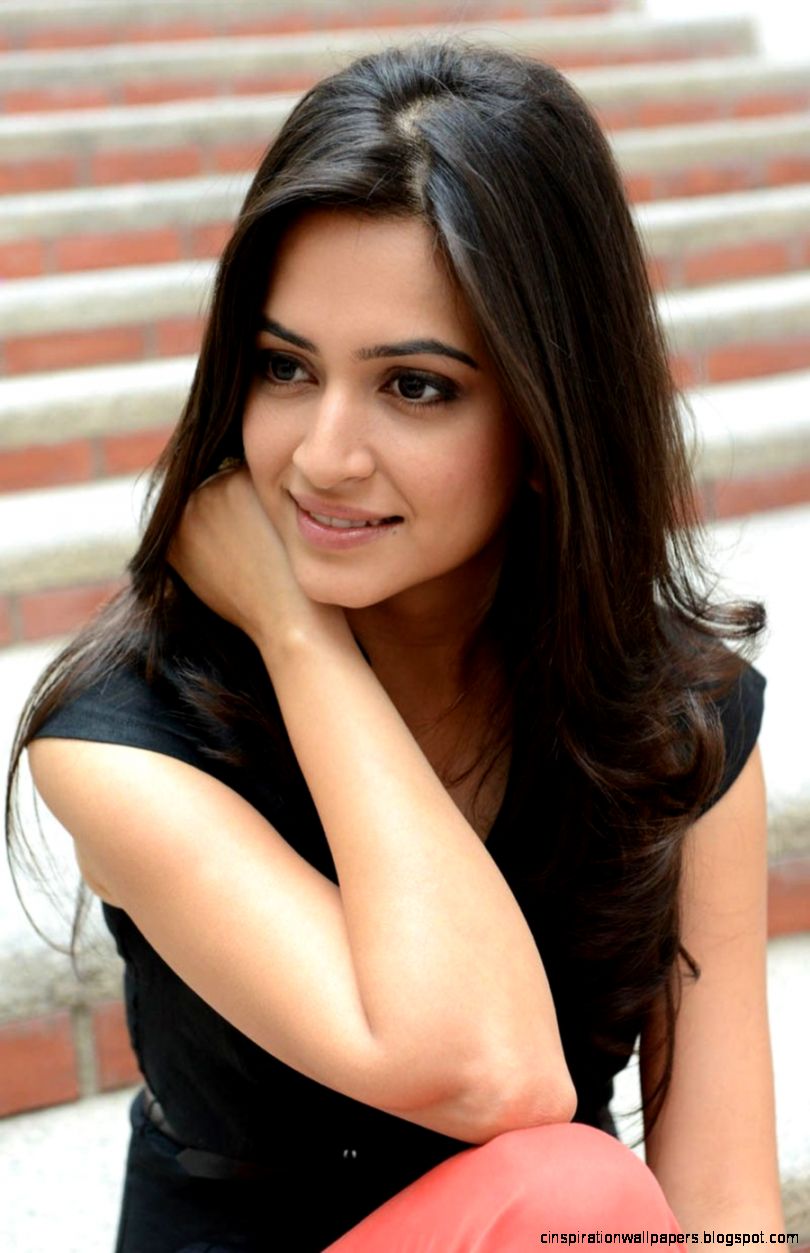 actress kriti kharbanda photo shoot at ongole gitta press meet 6