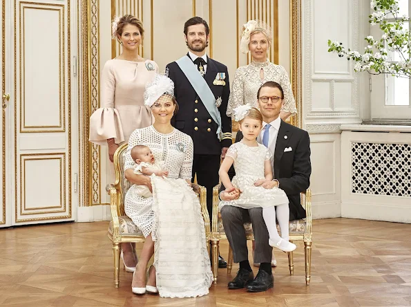 Godparents: Hans Åström, Crown Princess Mette-Marit of Norway, Crown Prince Frederik of Denmark, Princess Madeleine and Oscar Magnuson. Ewa Westling, Olle Westling. King Gustaf, Queen Silvia, Crown Princess Victoria, Prince Daniel, Princess Estelle, Prince Oscar Carl Olof