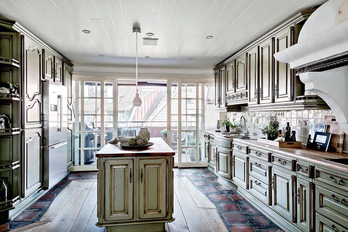 Väriä seinillä ja yksityiskohdissa