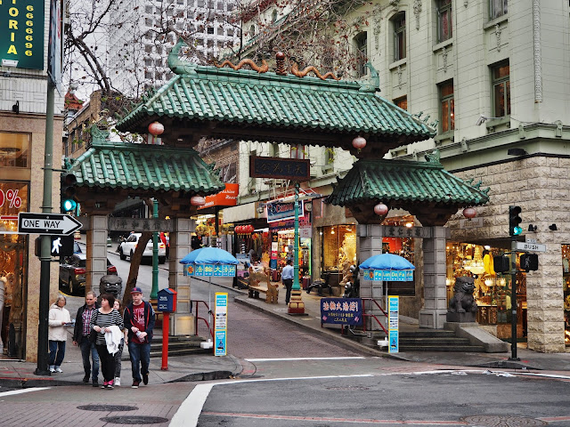 Brána do Chinatownu // A gate to Chinatown Brána do Chinatownu // A gate to Chinatown