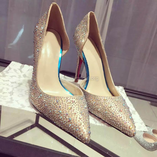 http://www.dressfashion.co.uk/product/women-s-gold-satin-stiletto-heel-pumps-ukm03030739-14122.html