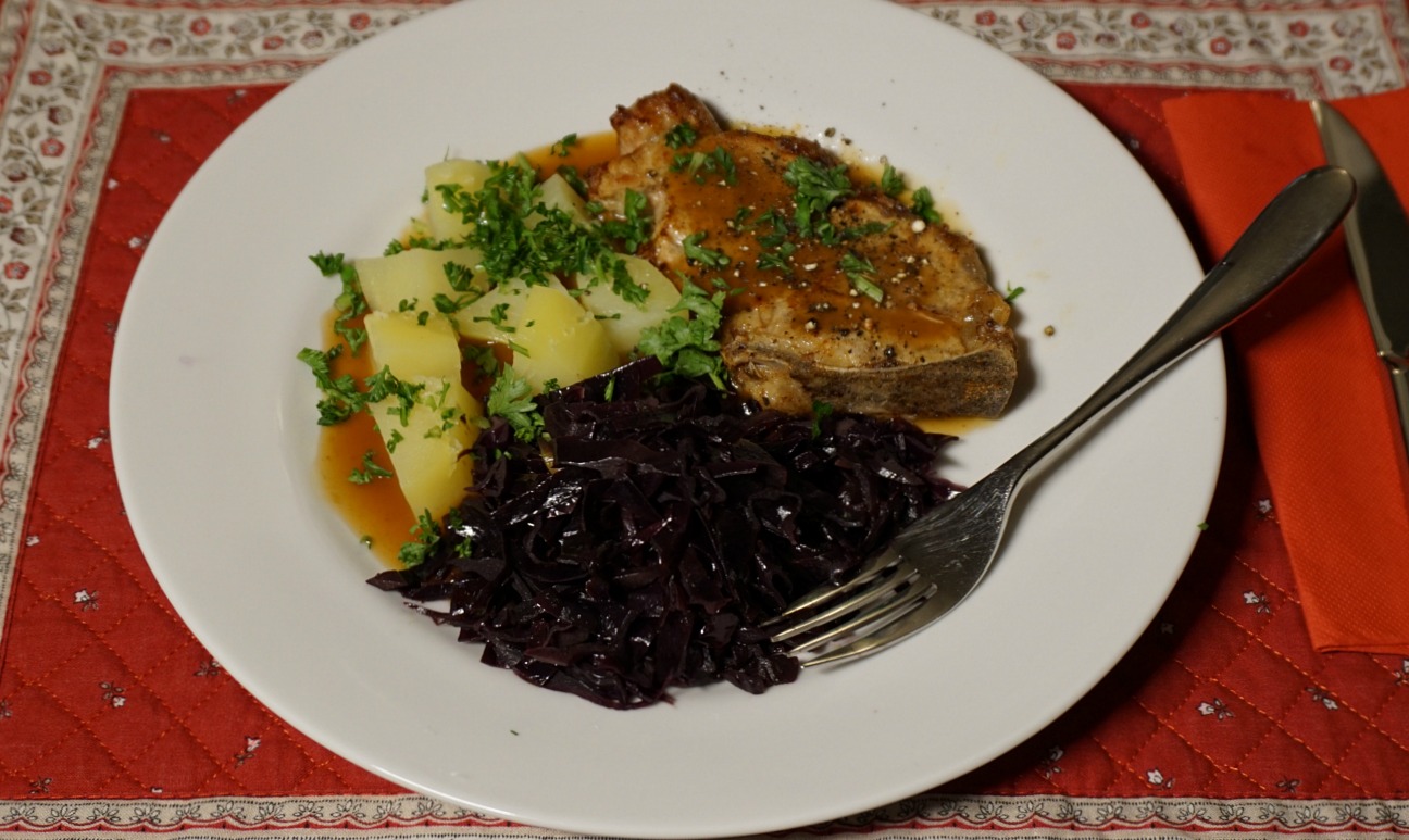 Simmered red cabbage with veal chops and potatoes