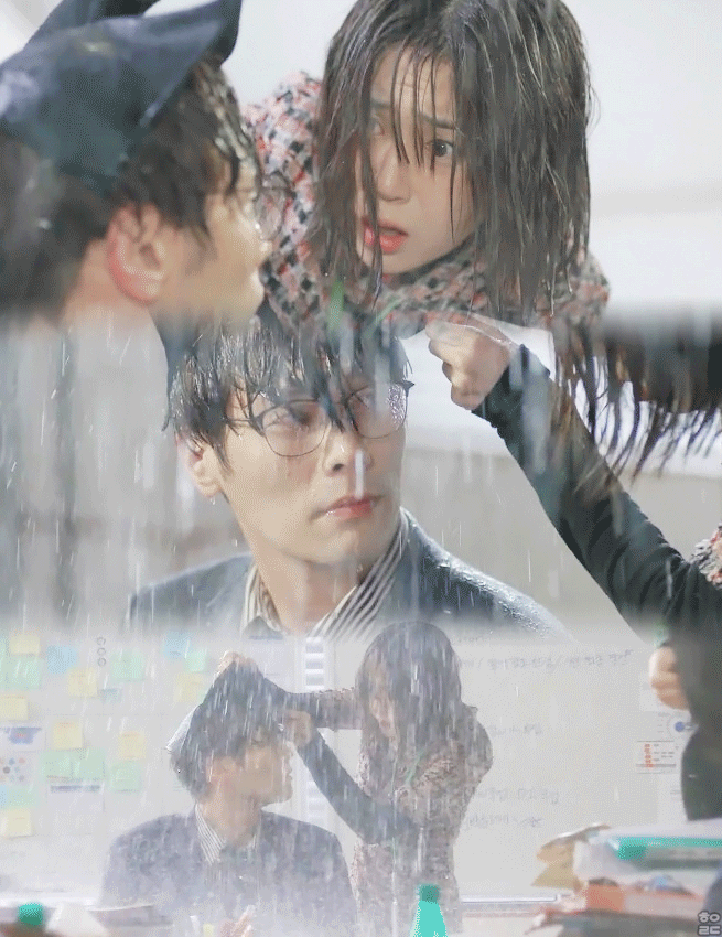 [저글러스] 이것은 로코를 위한 피지컬 차이 + 남주가 본인 피지컬 생각 안하고 여주에게 뽀뽀 할때.gif | 인스티즈