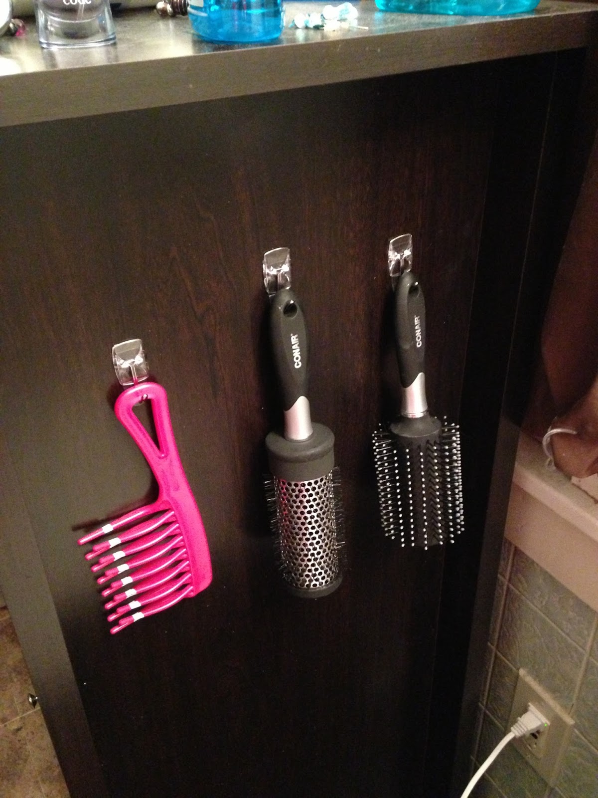 27 Best Organizing ideas with Command Hooks. I’m Definitely Doing This!
