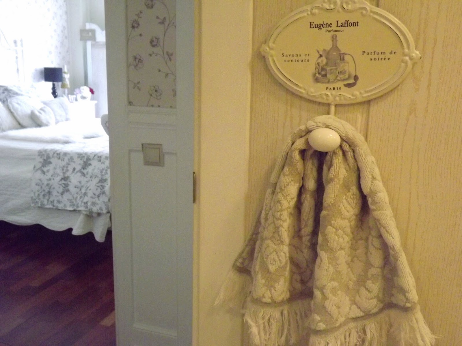 Un vergel en la ciudad: Letras en el cuarto de baño...