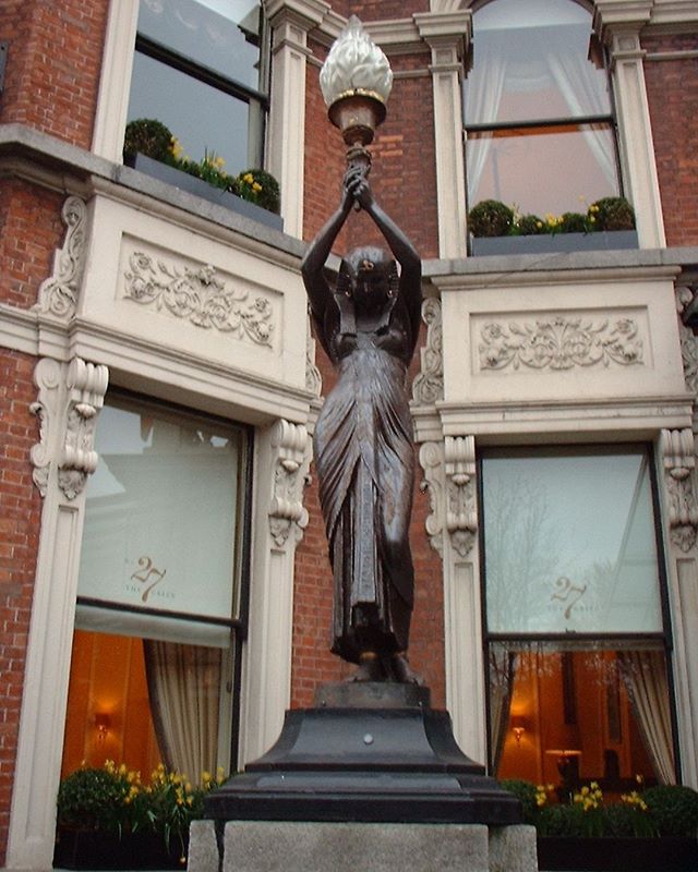 anna maria Shelbourne Hotel, Dublin removes four statues