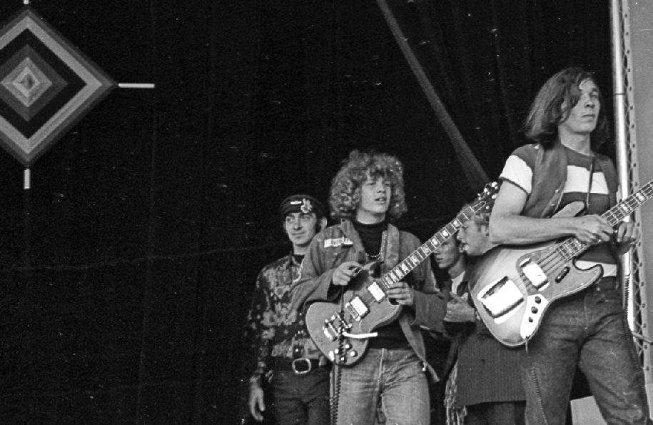 26 Rare Black And White Photos Of The Monterey Pop Music Festival In 26 Rare Black And White Photos Of The Monterey Pop Music Festival In
