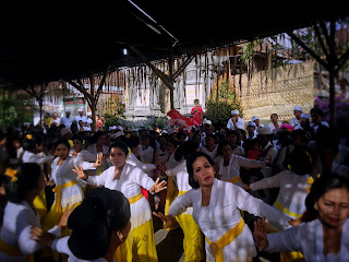 Rejang Renteng Dancing In The Event Of Ngenteg Linggih Ceremony Ringdikit Village