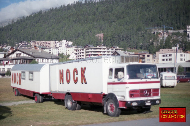 camion et roulotte bureau du cirque Nock arrivant à saint Moritz