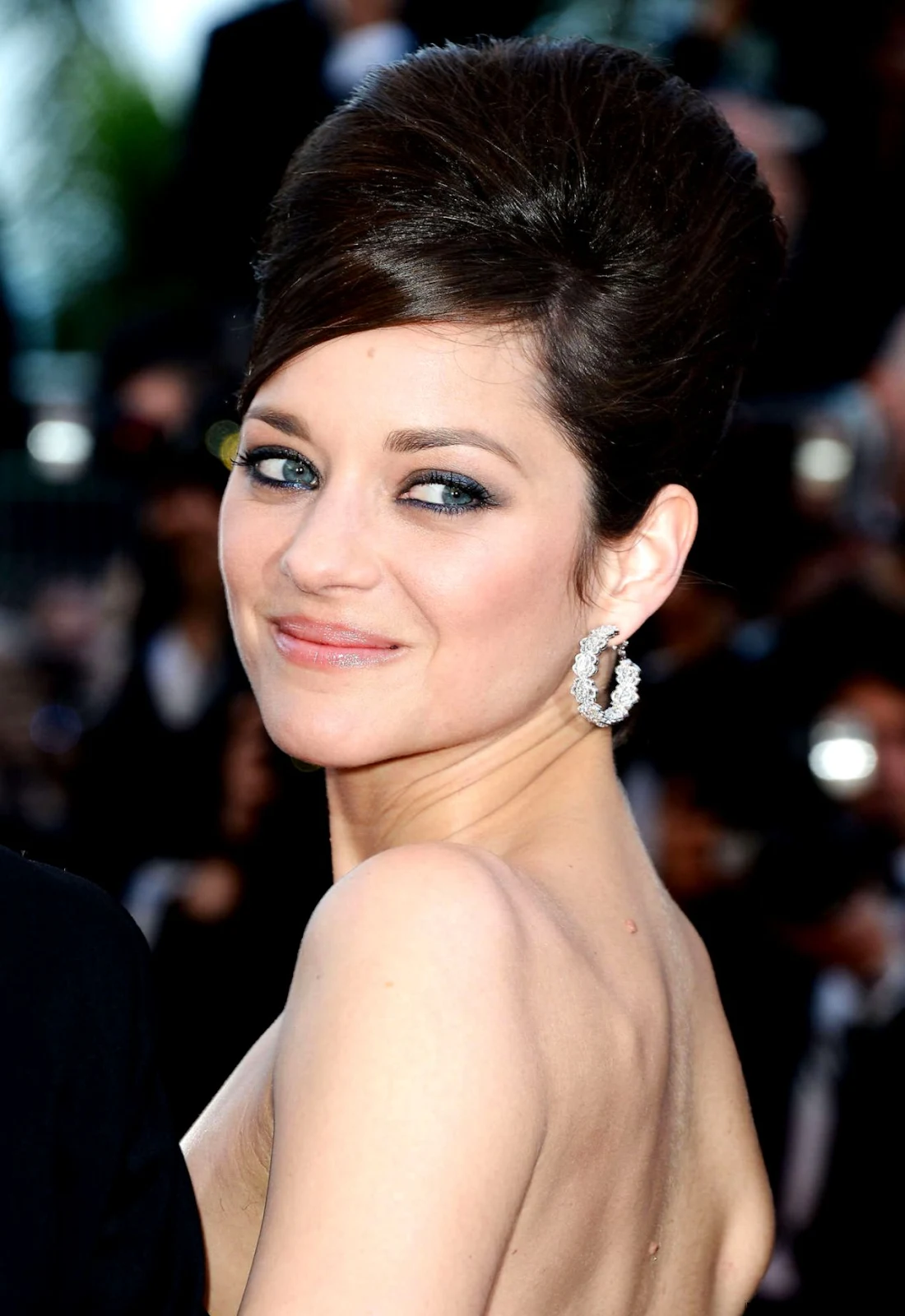 Stunning Bee Hive Hair Style Capture Photography Stunning Bee Hive Hair Style Capture Photography